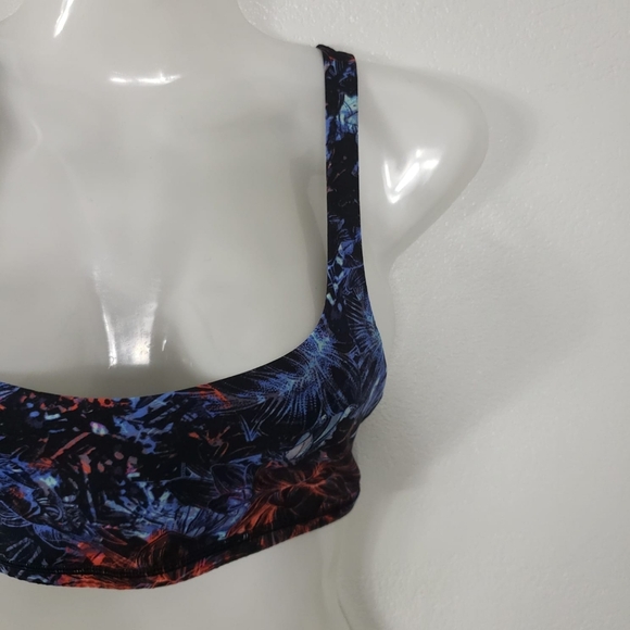 Lululemon Athletica Woman's sport bra
Size 2 - Picture 3 of 7